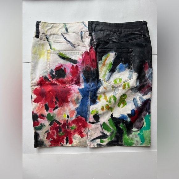 ANTHROPOLOGIE Night Garden Handpainted Denim Skirt
Size 29 art Motif - Picture 6 of 6
